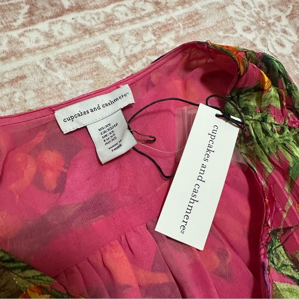 NWT Floral Wrap Cupcakes & Cashmere Tie Front Top 🌺 - Picture 6 of 11